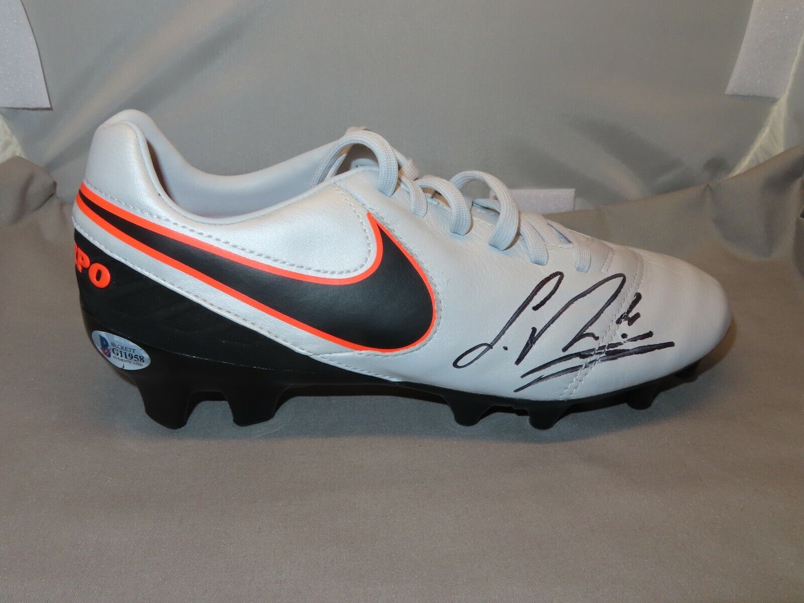 Sergio Autographed Signed Nike Tiempo Soccer Cleat Auto Size 6 1/2 Beckett Beckett COA