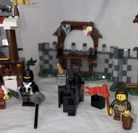 Lego Kingdoms Joust 10223 Castle Lion Knights Dragon Knights 100% Complete Set