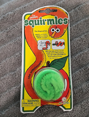 NEW UNOPENED 2013 THE ORIGINAL SQUIRMLES MAGICAL GREEN PET  & SECRET TRICK BOOK