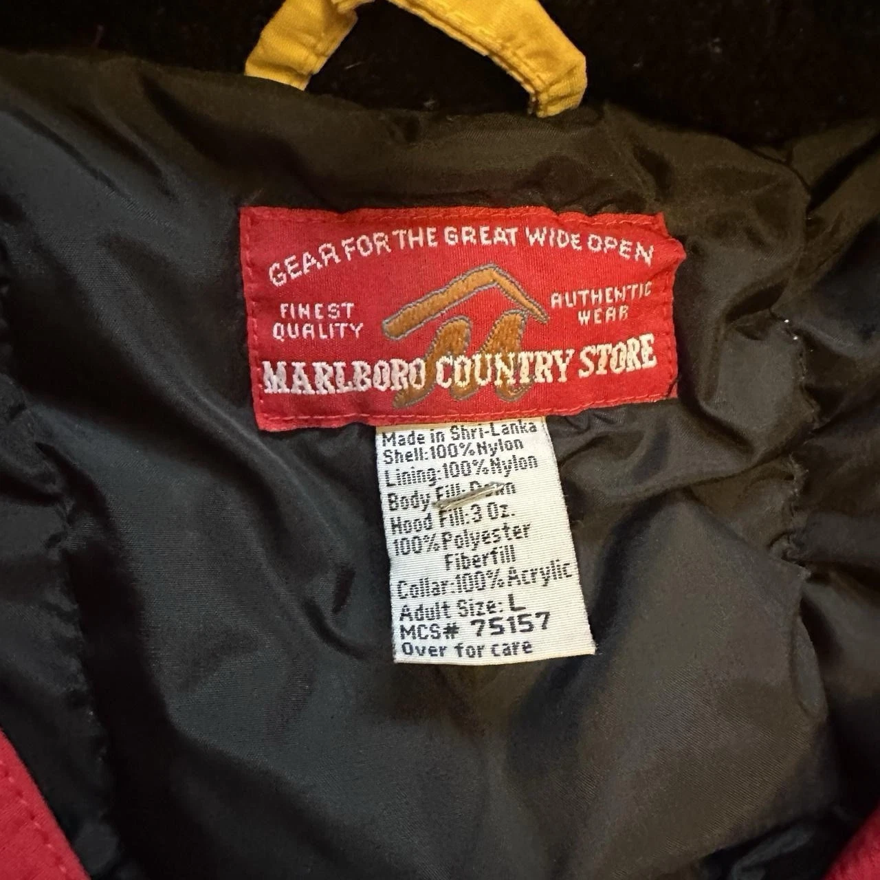 vintage 1990s Marlboro Country Red Puffer Hooded Parka size L - product detail image 4