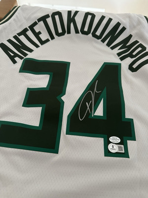 Giannis Antetokounmpo signiertes Basketball-Jersey   Beckett  