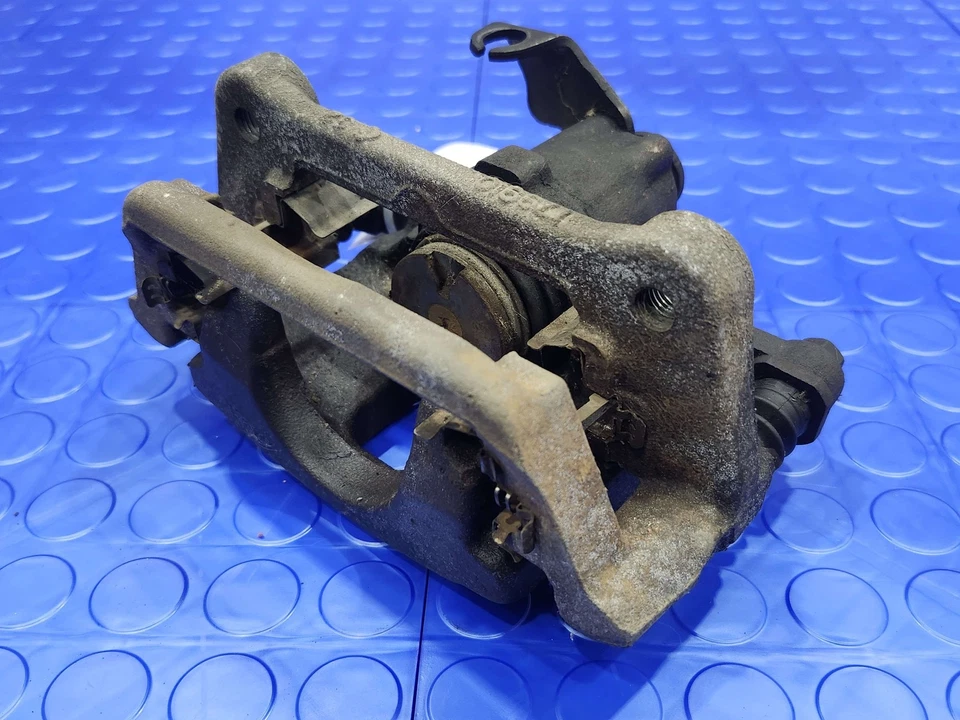 Conjunto de pinza de freno trasera Dodge Grand Caravan 12-20 lado derecho del pasajero OEM Foto 3 de 4