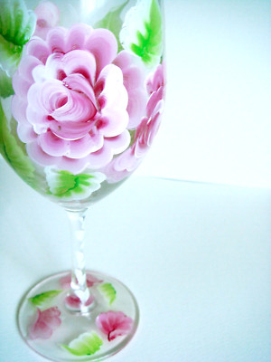 new hand painted wine glass Pink roses one