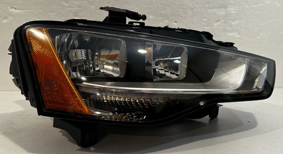 2013-15 AUDI A5 / A5 QUATRO / A5 - FAROL RH ASSY OEM PART# 8T0.941.004.BC - Imagem 3 de 4