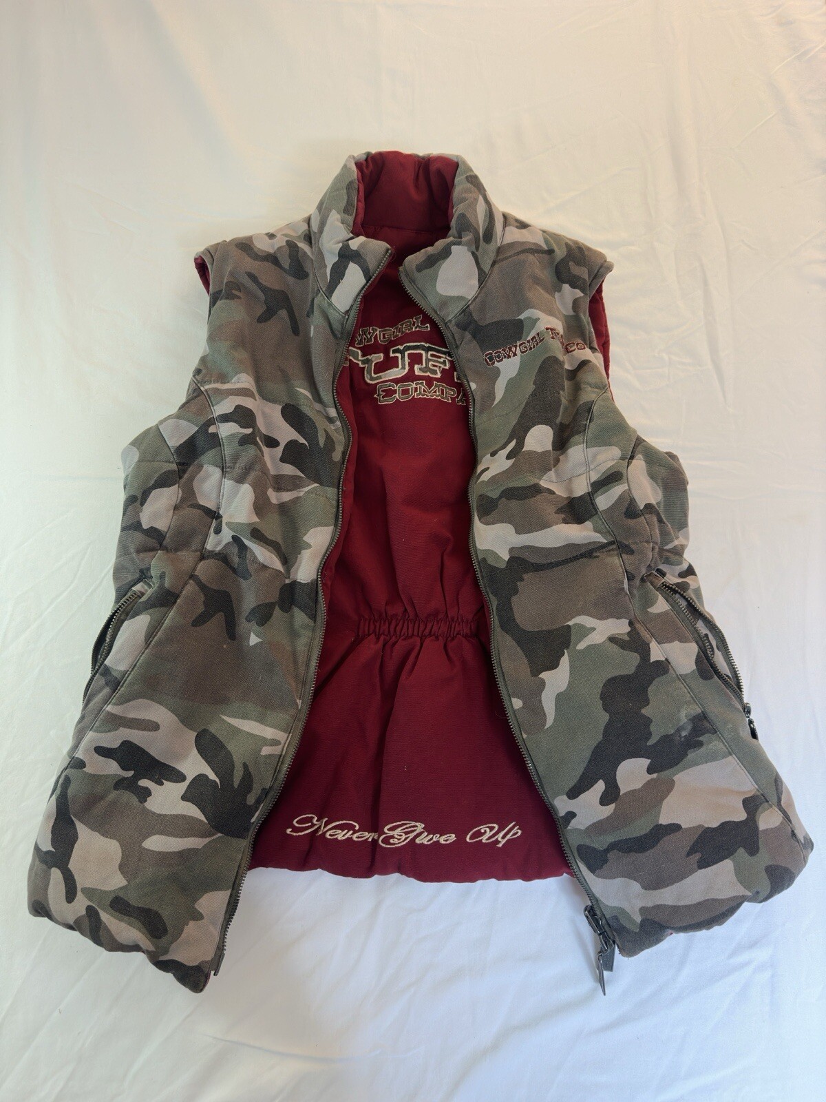Cowgirl Tuff Co. Womens Red/Camo Reversible Puffer Full Zip Vest S