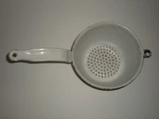 VTG WHITE GRANITEWARE ENAMELWARE LONG HANDLED POT STRAINER