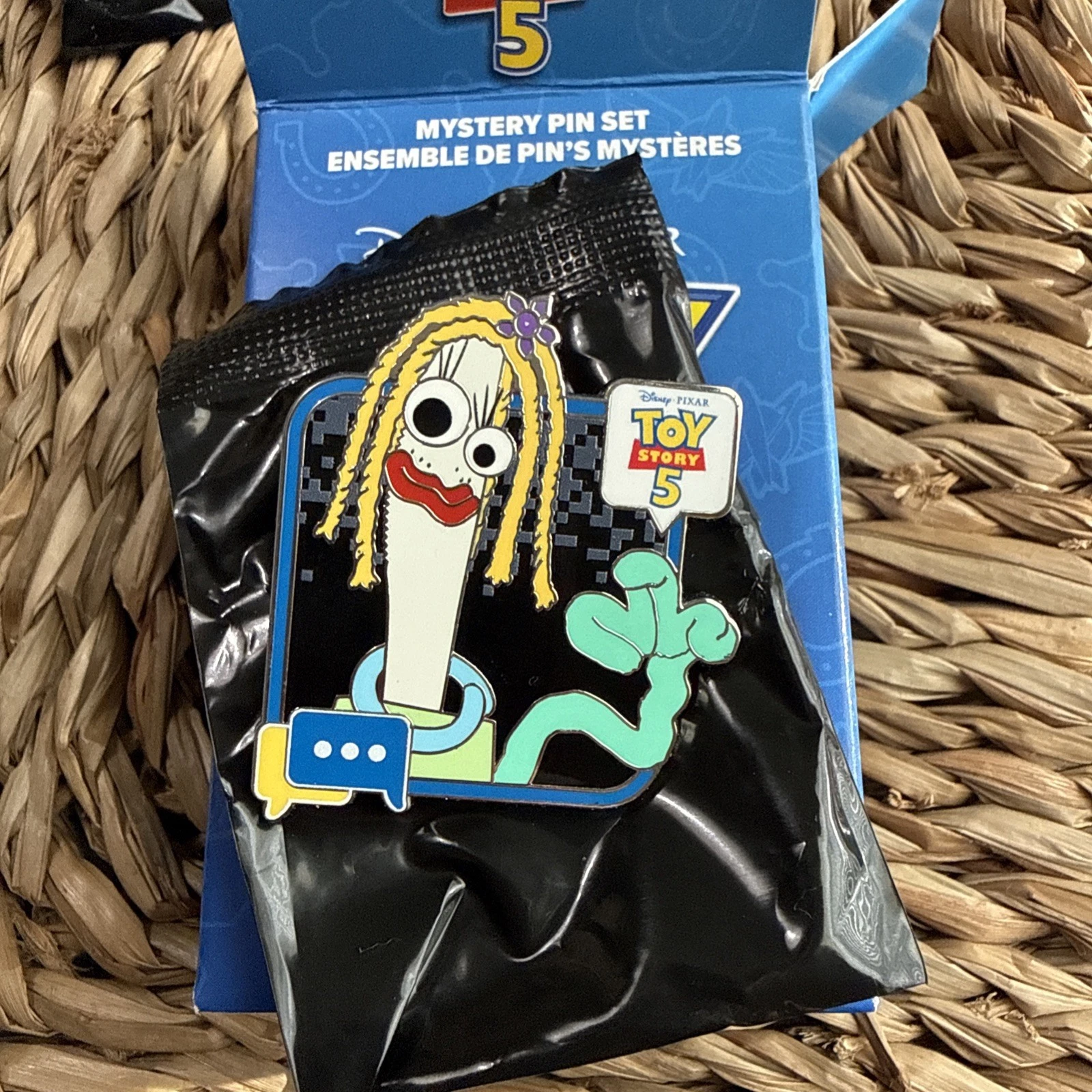 Disney Parks 2026 Toy Story 5 Mystery Blind Box Pin Knifey Karen Beverly