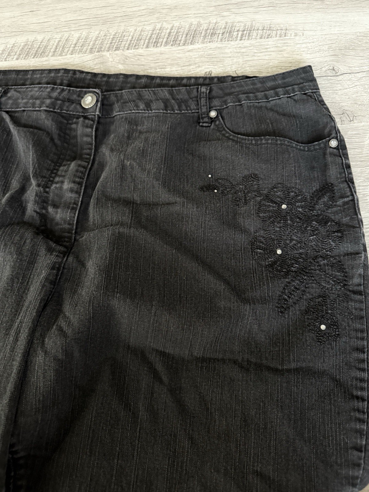 Basic Editions Black Embroidered Capri Jeans 24W - image 8