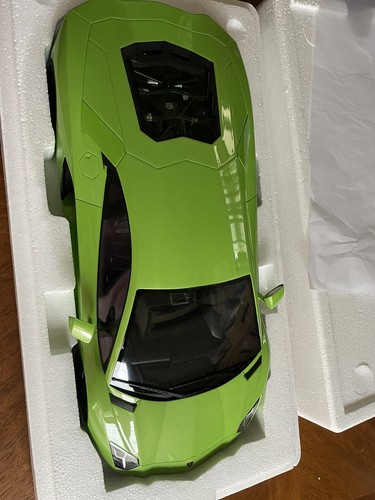 Kyosho Lamborghini Aventador LP 700-4 Green LARGE CAR 1:12 LE 600 IN STOCK - Picture 3 of 21