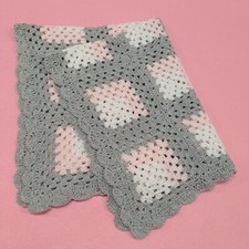 COPERTINA DA CARROZZINA/CULLA  ALL'UNCINETTO FATTO A MANO IN COTONE GRIGIO ROSA