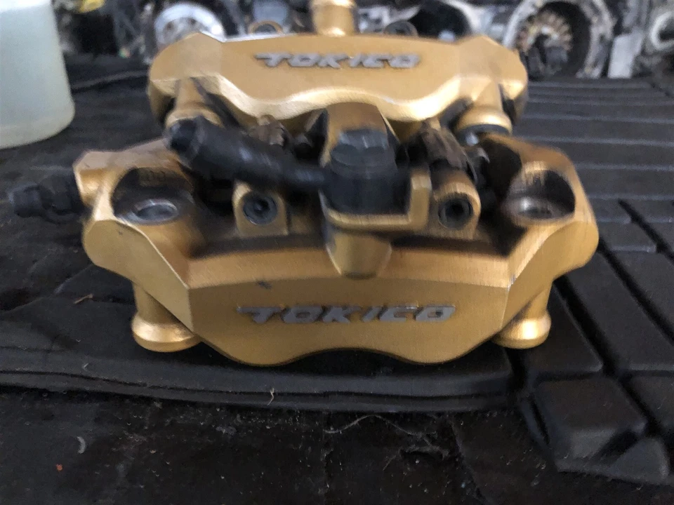 Pinças de freio dianteiro fabricante de equipamento original Kawasaki Ninja ZX10R ZX10 ZX 10 ZX1000 04 05 2004 2005 - Imagem 2 de 4