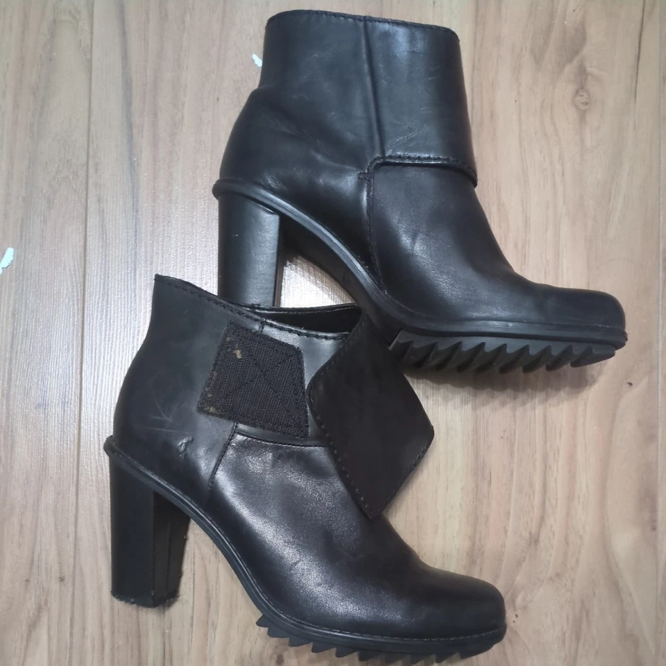 Women's black leather boots  ankle  height  high heels size 6.5  - Image 3 of 4