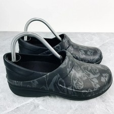 Crocs Neria Pro II Womens Size 8 Slip Resistant Clogs Floral Slip On Clog 205385