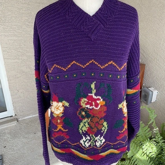 Suéter Vintage Para Mujer Grande Texturizado Tejido a Mano Floral Púrpura Cuello en V Algodón Foto 3 de 4
