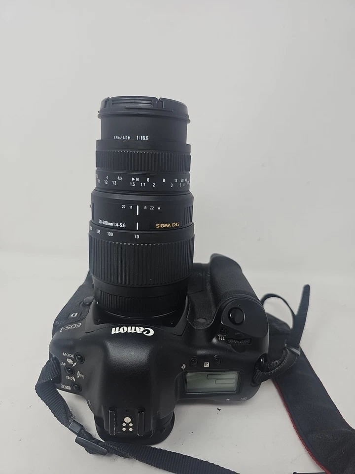 Cámara digital Canon EOS 1D Mark II N 8,2 MP SLR y cargador, necesita batería nueva.  Foto 2 de 4