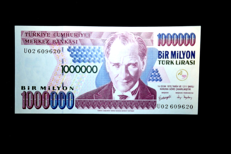 Turkey  1000000 lirasi   P209  uncirculated