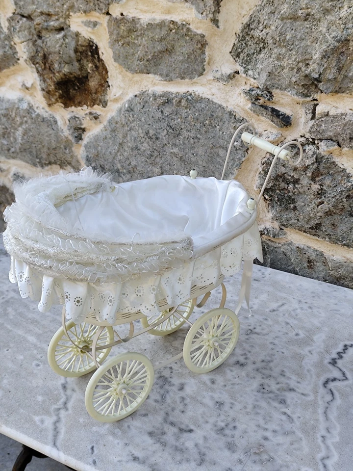 LANDAU (pour poupon) - A l'ancienne - Très charmant - Superbes dentelles - Photo 4/4