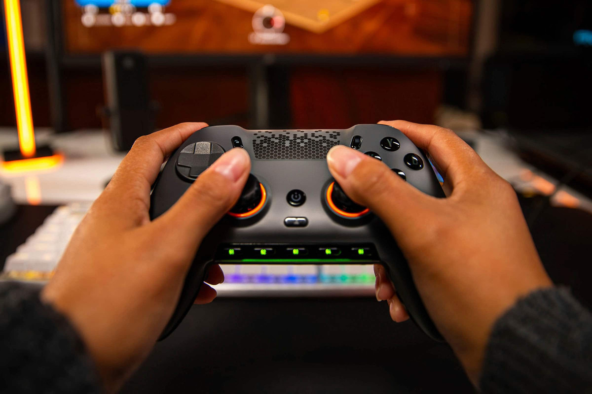 SCUF Envision Pro Wireless Controller for PC - White for SCUF Envision Pro Wireless Controller for PC - White for