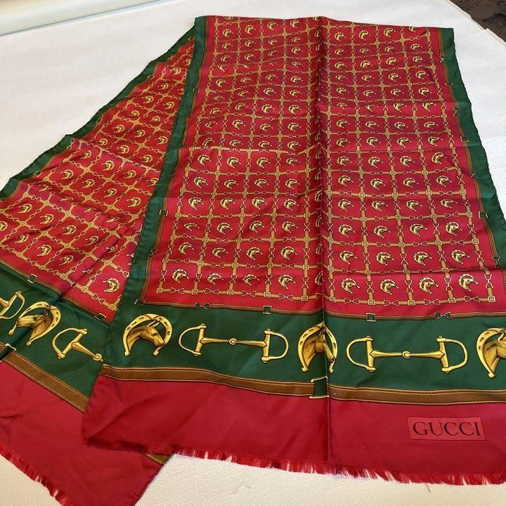 Gucci foulard ancien long soie 100% 152cm x 43cm rouge propre marque accessoire occasion