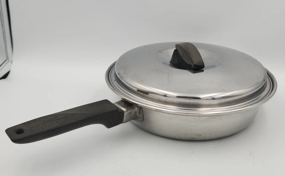 Sartén de acero inoxidable Flint Ware de EKCO 8" con tapa núcleo de calor radiante EE. UU. DE COLECCIÓN Foto 3 de 4