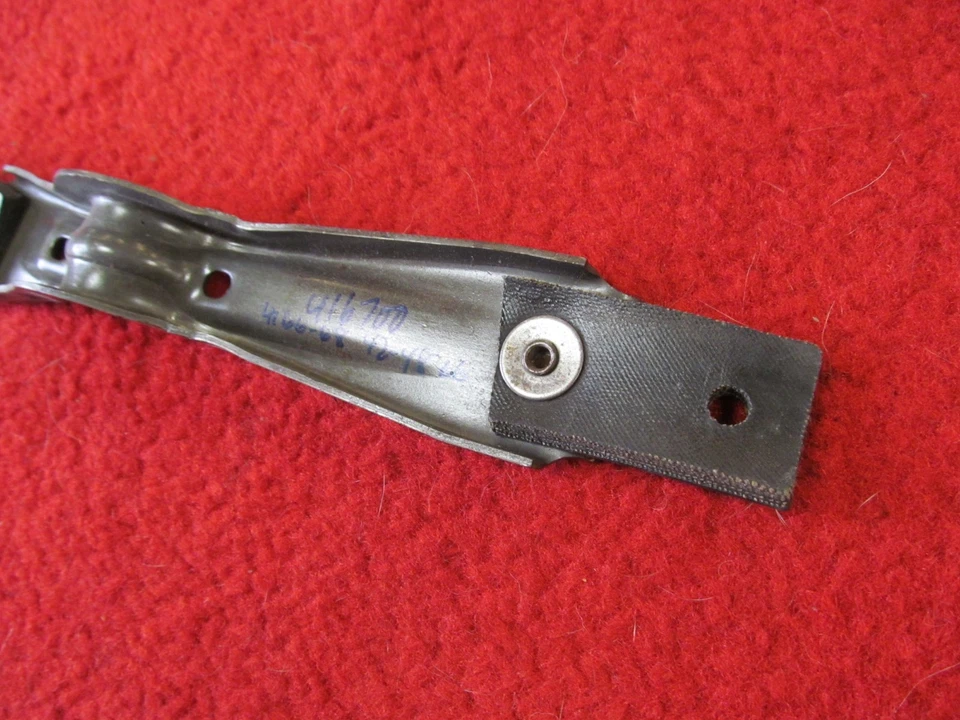 1942-1948 Oldsmobile 66 68 Series NOS GM Rear Muffler Hanger 416700 — 第 3/4 张图片