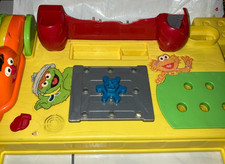  READ-HAS PROBLEMS SESAME STREET TOOL WORK BENCH WORKBENCH AND PLAYS MUSIC ELMO