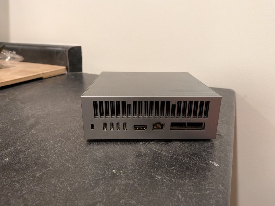 Computer Box Ports ASUS Ascent GX10-GG0020BN 2TB SSD 128GB NVIDIA GB10 AI PC - Excellent w ...