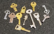 Lot of Vintage Skeleton Keys Barrel type / Stubbies / Short / Long/ LV Lock