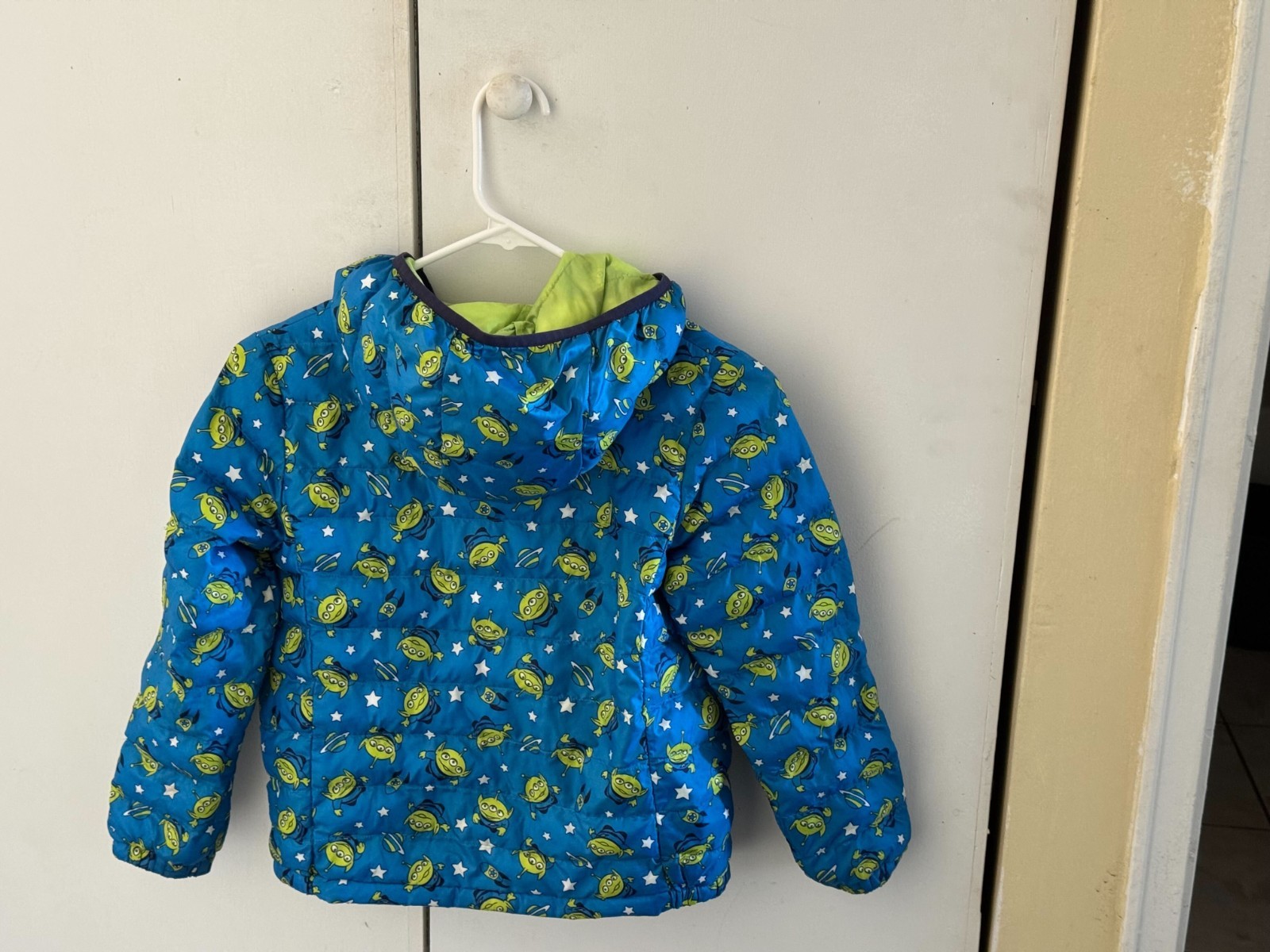 FREE UNIQLO Disney Pixar kids Puffer lightweight hooded jacket pockets Washable image 2