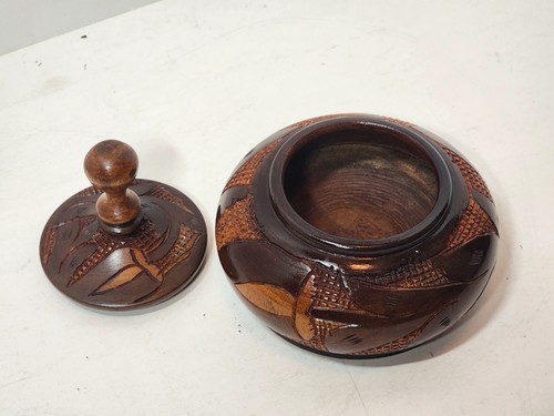Vintage Carved Wood Trinket Bowl Dish Box Jar with Lid Handmade Turned. Haiti - Picture 7 of 8