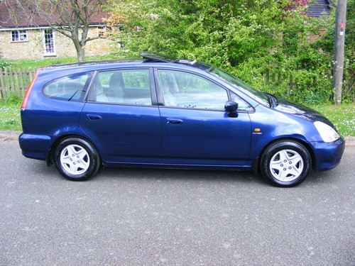 WOW!! A VERY RARE 2002 HONDA STREAM 2.0 i-VTEC SE SPORT 7 SEATER MPV PETROL AUTO - Picture 17 of 24