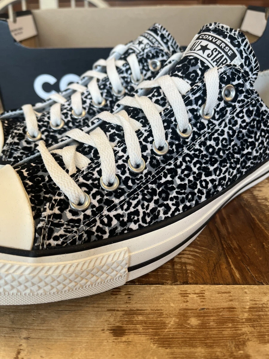 Snow sale leopard converse