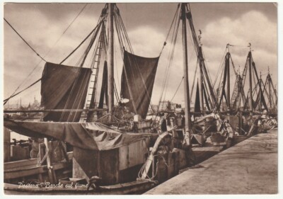 FISHING - BOATS ON THE RIVER -99468-