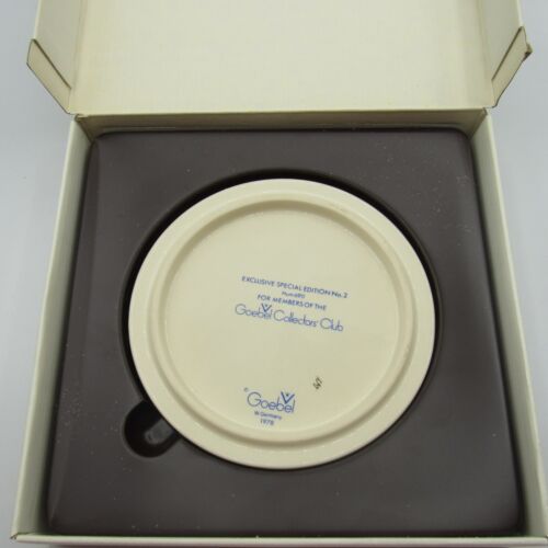 1978 UMBRELLA GIRL PLAQUE Hummel Goebel Collectors' Club Member Exclusive 690 - Picture 3 of 8