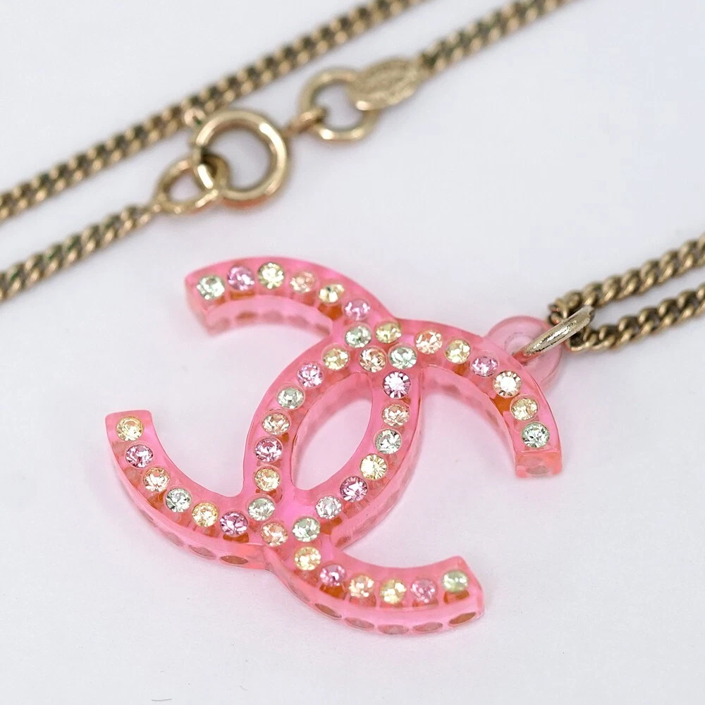 Collana CHANEL CC Loghi Strass Rosa Lucite 23" Tono Oro 04A Autentica con Scatola