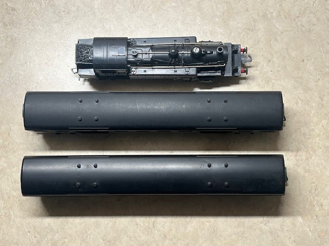 Hornby acHO French Railways (SNCF) Suburban Steam Passenger set - used.