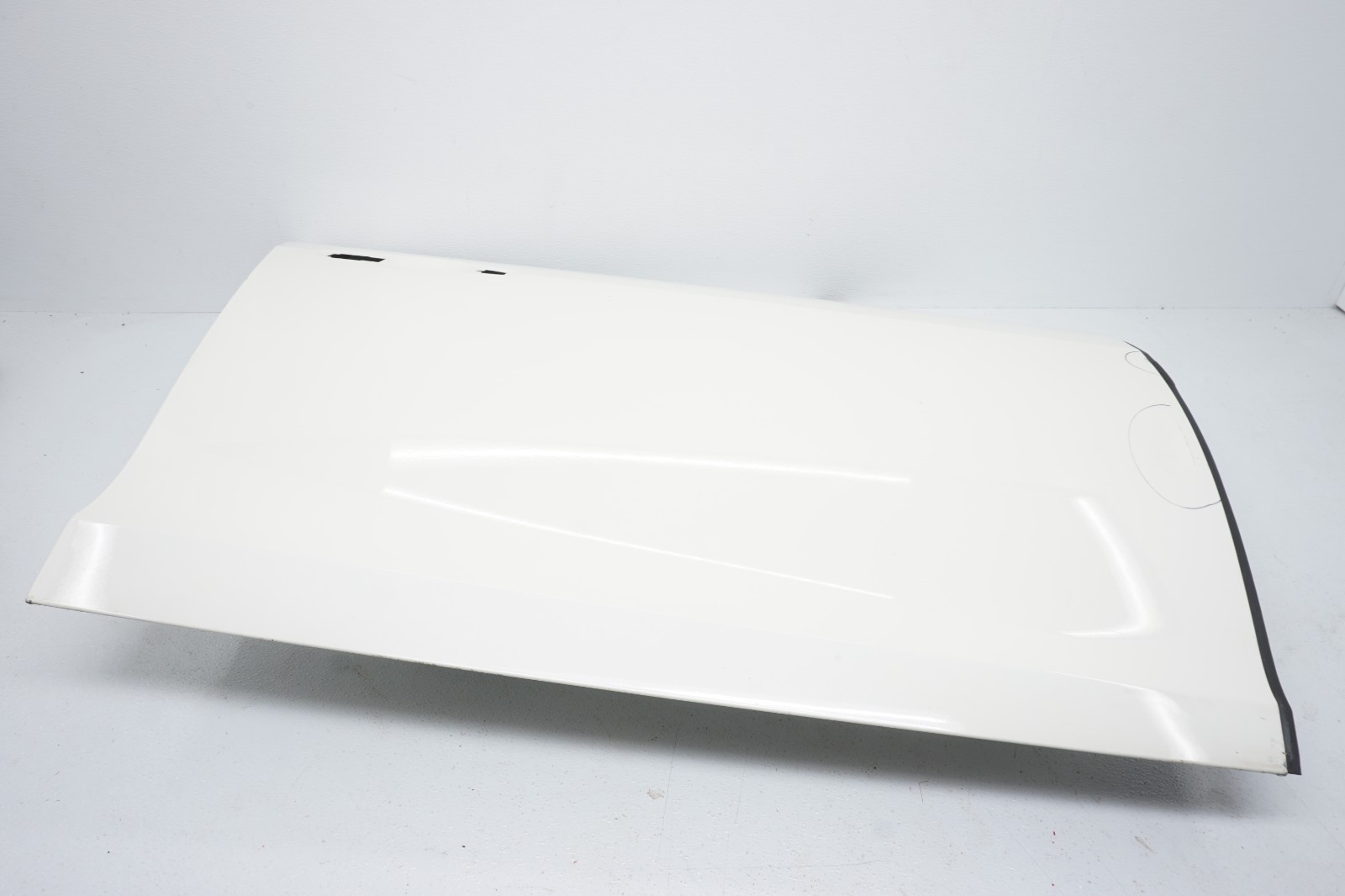 2014-2019 MASERATI GHIBLI OEM RIGHT FRONT DOOR WHITE (DEFECT)