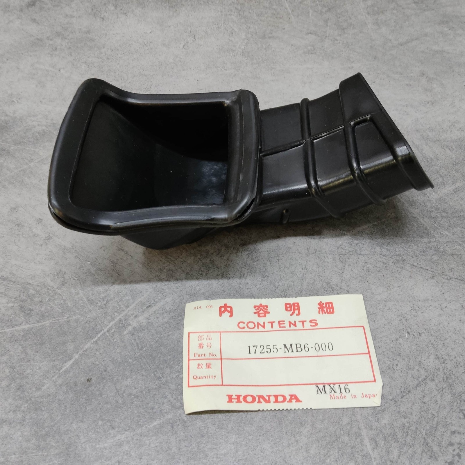 Convoyeur d'air HONDA VF1000F 1984 d'origine référence 17255-MB6-000 pour moto vintage