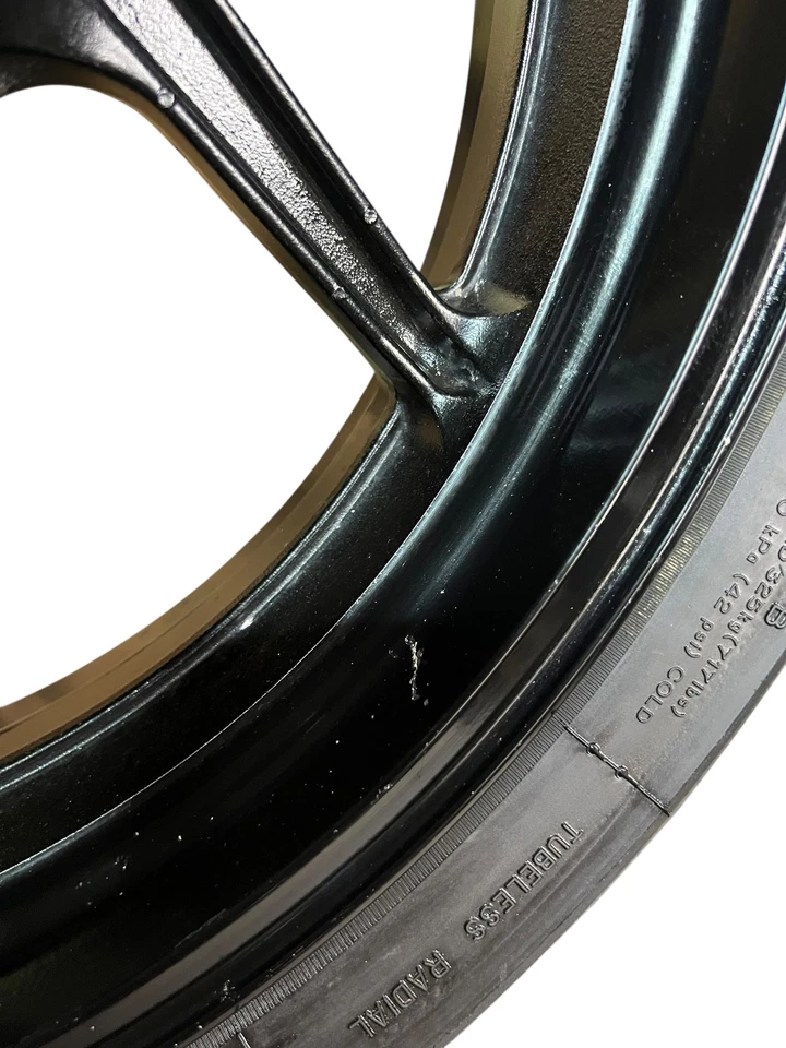 Rueda trasera 12-16 Kawasaki Ninja 650 ABS OEM 6 radios negra 17x4,5" LIGERAMENTE DOBLADA Foto 4 de 4