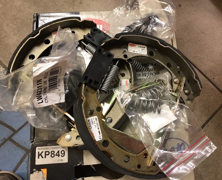 Kit freins à tambours arrière Delphi KP849 neuf pour VW Golf III et Arosa