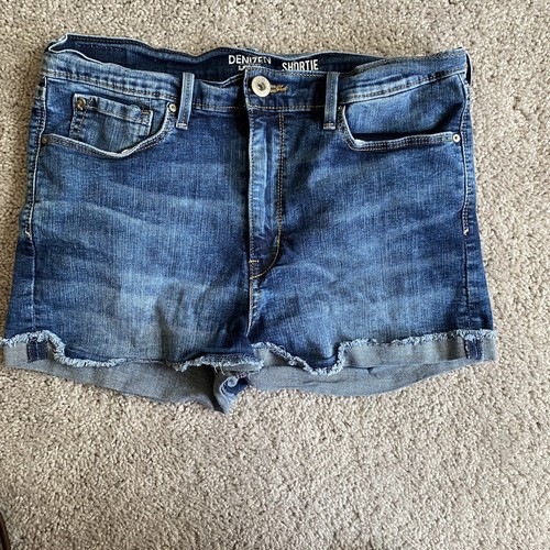 Levis Denizen High Rise Shortie Jean 