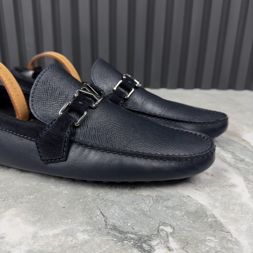 Louis Vuitton Hockenheim mocassino grigio pelle taiga 9,5 LV 10,5 US o 43,5 EUR - Foto 9 di 24