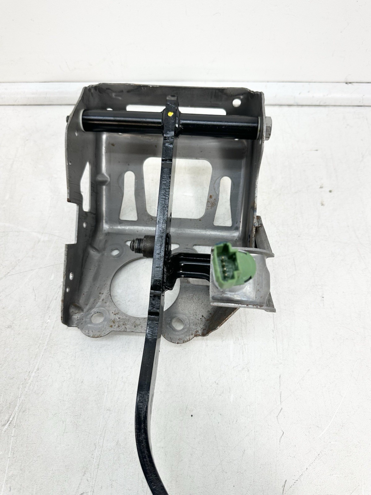 2014 - 2020 MASERATI GHIBLI M156 BRAKE STOP PEDAL 06700311040 OEM