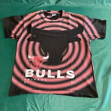 Vintage 1990 s Chicago Bulls NBA Shadow AOP T-Shirt Men s Size LARGE
