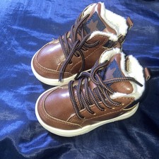 H&M warm-lined boots feature a chunky sole and side zip for easy fitting.