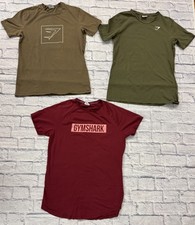 Lote de 3 camisetas Gymshark Med. Oliva, Caqui Marrón y Borgoña. Fotos tamaño 4