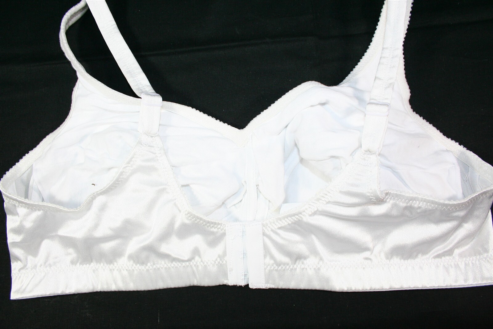 935X01 Hanesbrands 09548P Lace Detail Wireless Bra 42DD White NWOT eBay
