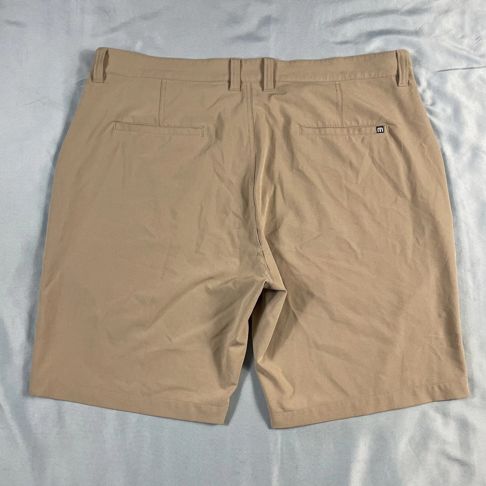 Travis Mathew 米色平底卡其色弹力运动高尔夫短裤男式 40 码 — 第 2/4 张图片