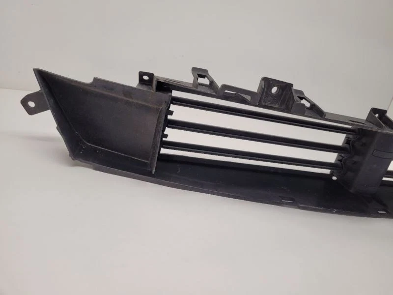 15 Chrysler 200 2015 parachoques delantero rejilla obturador de aire 68302662AA    Foto 2 de 4