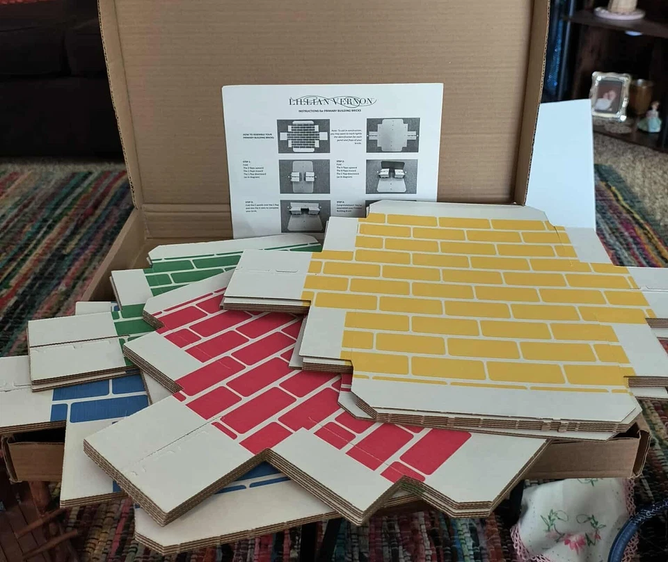 VINTAGE NEW OLD STOCK - LILLIAN VERNON FULL SET /CARDBOARD BRICK BLOCK SET 24 - Image 2 of 4